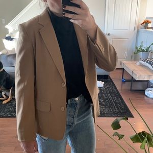 Small women’s vintage tan blazer.